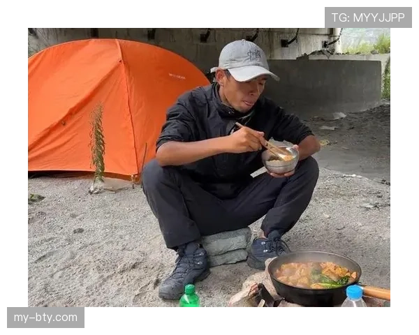 高磊那块表随手一晃能买我两个月房租，旁边围观的表情比看明星还入戏